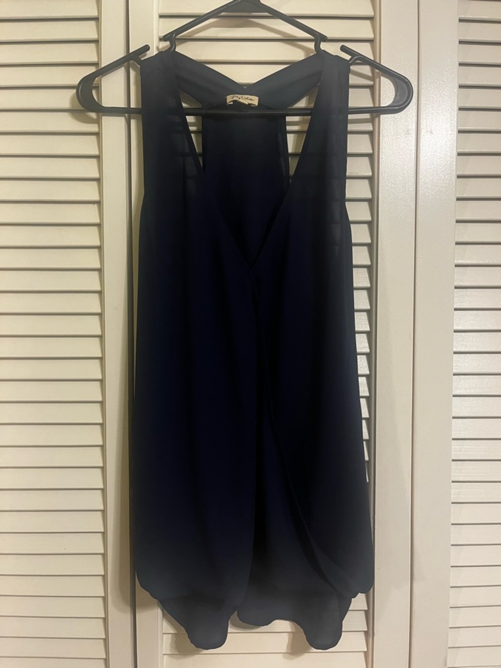Lily White Navy V-Neck Sleeveless Top